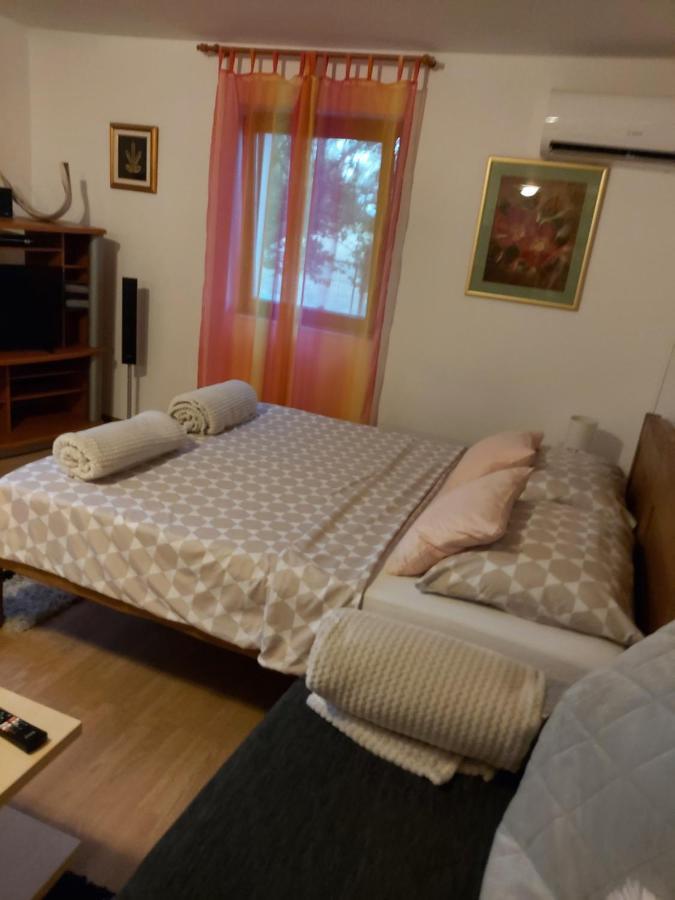 Studio Apartman Kotro Beli Manastir 外观 照片