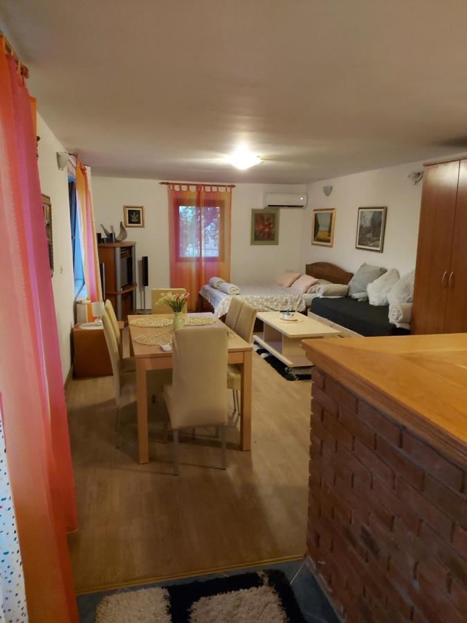 Studio Apartman Kotro Beli Manastir 外观 照片