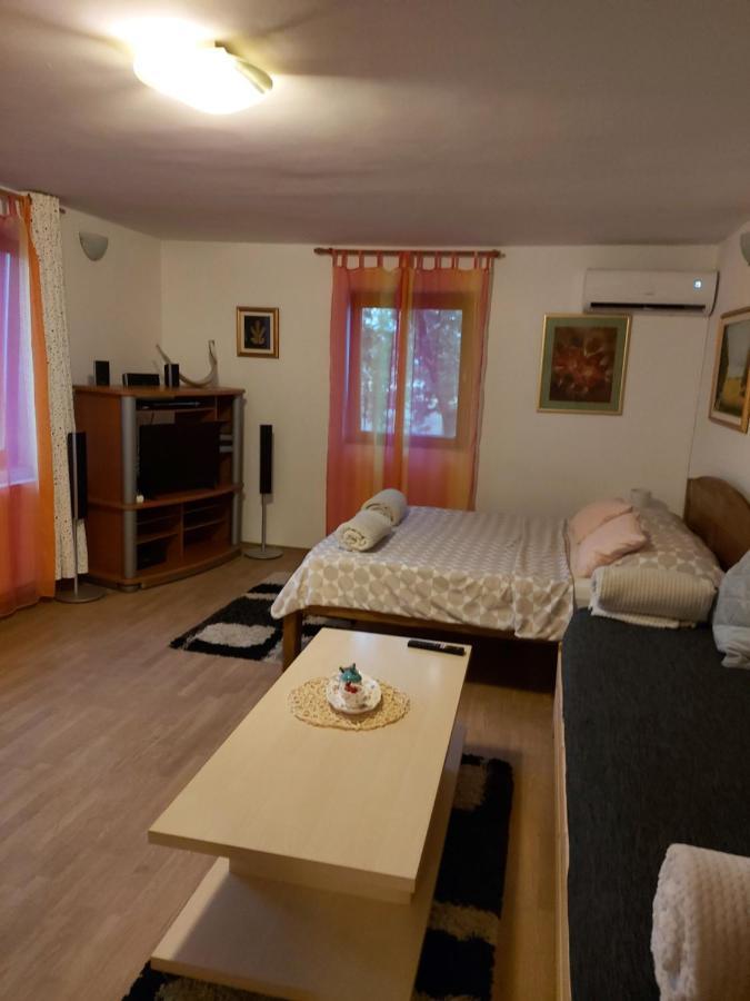 Studio Apartman Kotro Beli Manastir 外观 照片